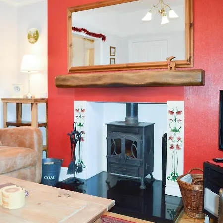 Holiday home Two Chimneys *